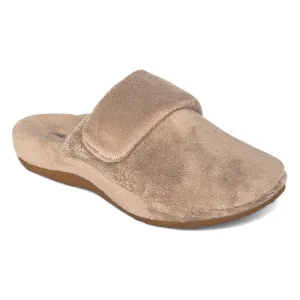 Aetrex Mandy: Women's Slipper Coffee