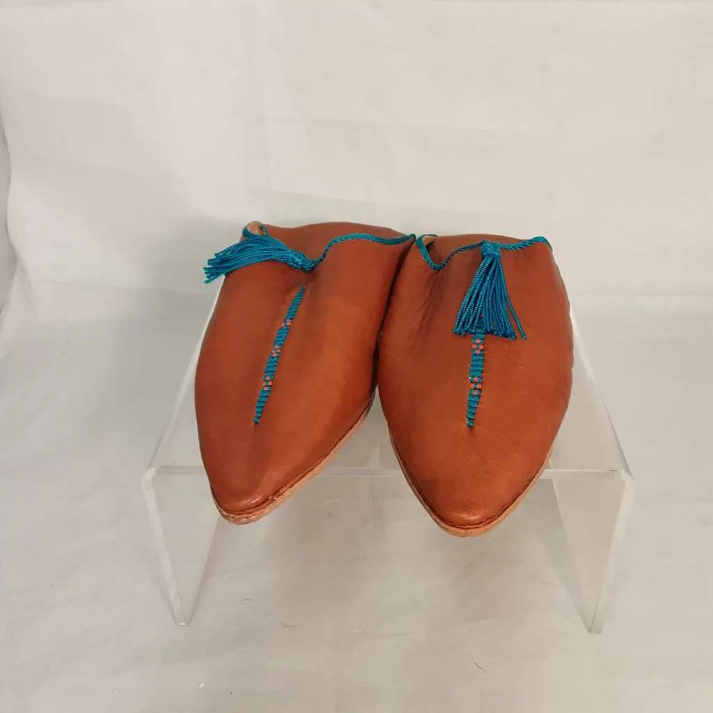 MARRAKESH SLIP ON HANDMADE SHOES TAN WITH BLUE TASSEL SIZE 7-7.5 TCC